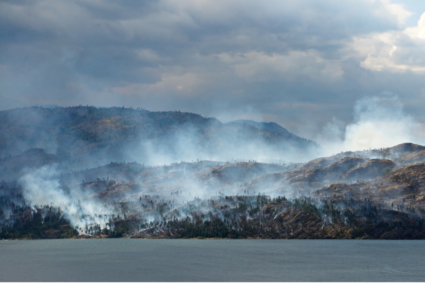 Canadian wildfires spread smoke over hundreds of kilometres